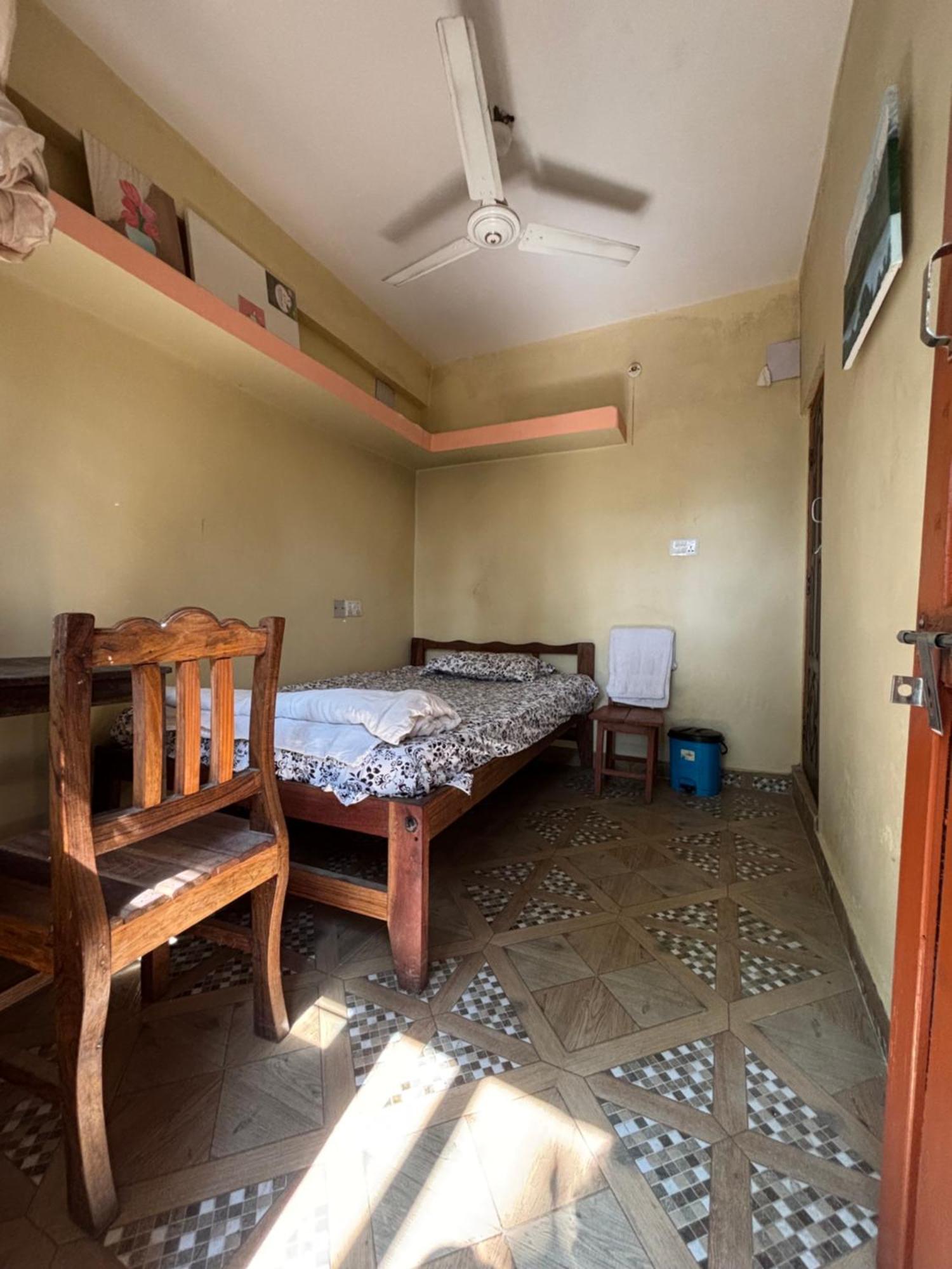 ポカラ ディネッシュ ハウス Bed & Breakfast エクステリア 写真