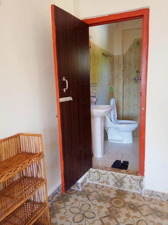 ポカラ ディネッシュ ハウス Bed & Breakfast エクステリア 写真