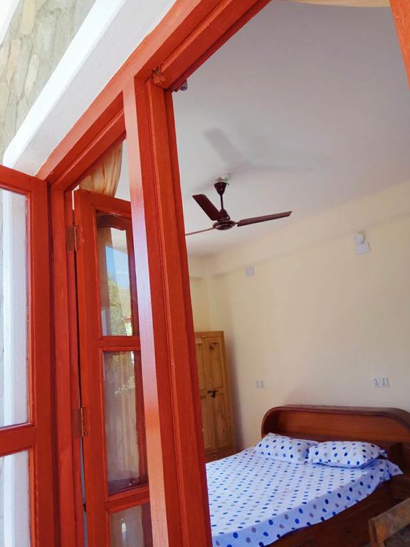 ポカラ ディネッシュ ハウス Bed & Breakfast エクステリア 写真